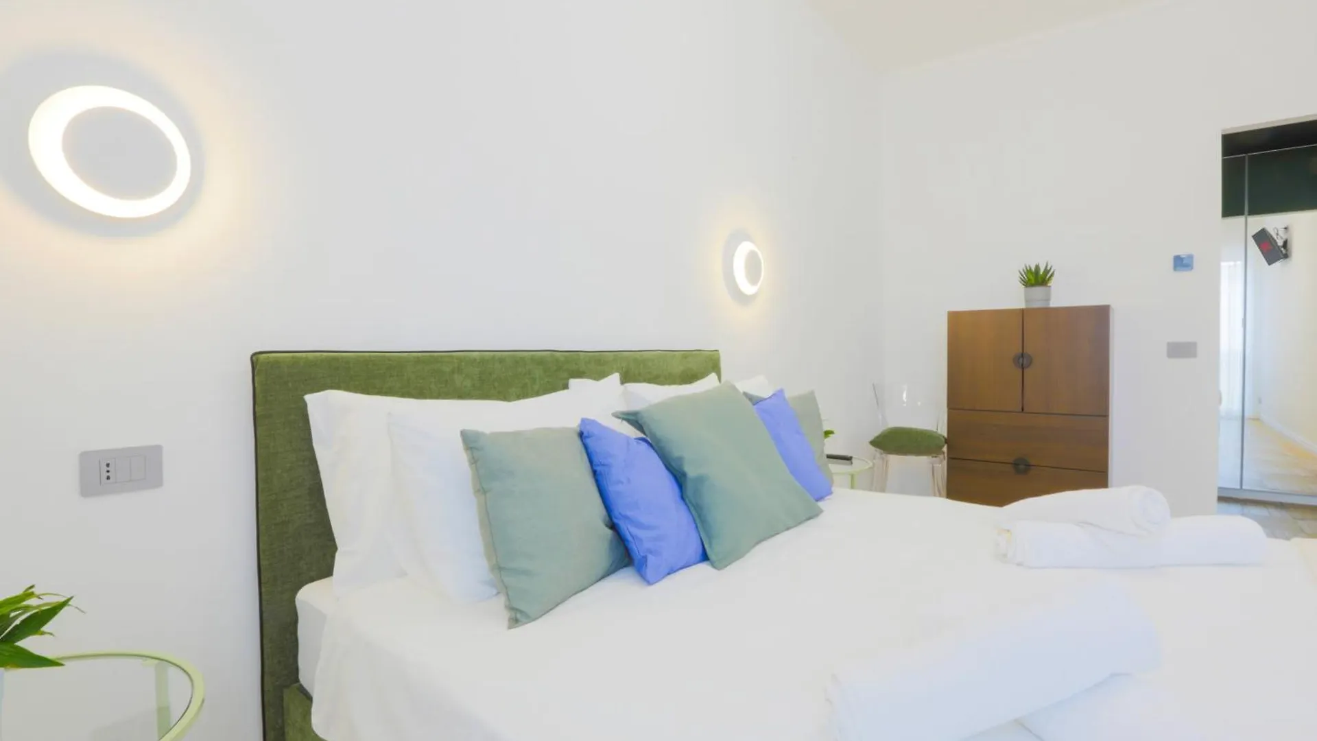 Private Apartament Luxury 5 Bedroom - Milano Central Station 0*,  Italia