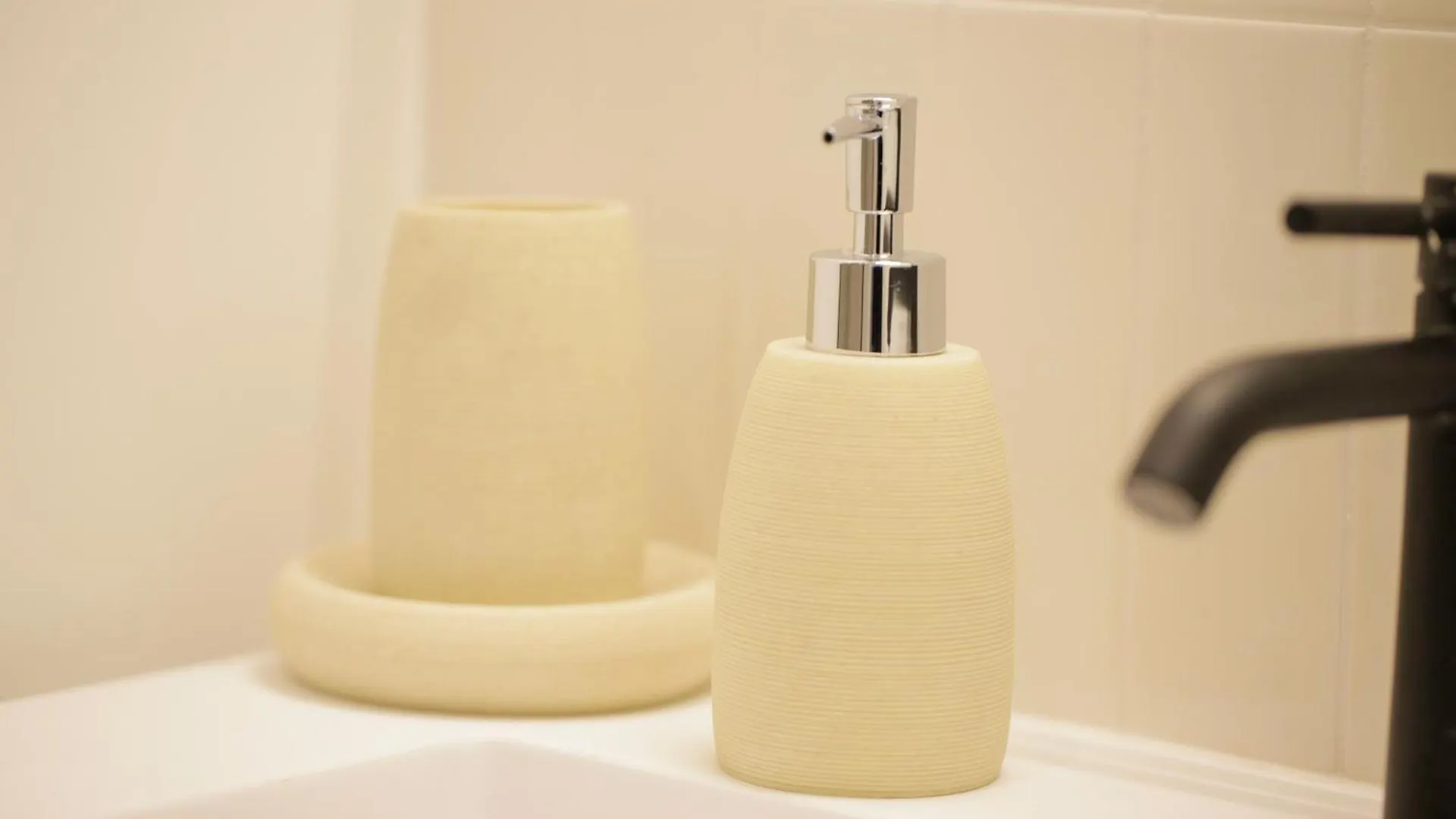 Private Apartament Luxury 5 Bedroom - Milano Central Station 0*,  Italia